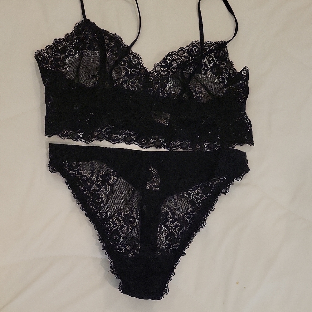 Elegant Donna KaranBlack Lace Lingerie Set